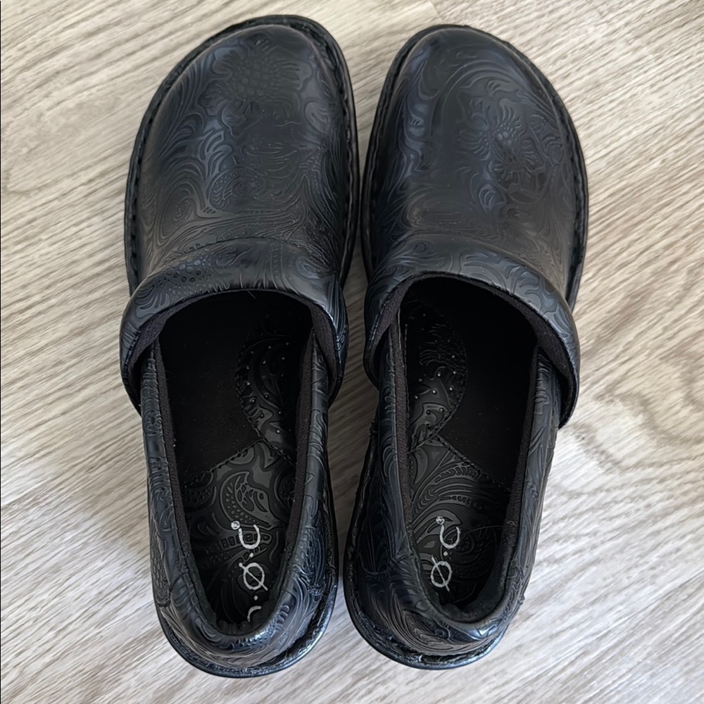 b.o.c. Black Peggy Embossed Clog Size 8 - New In Box